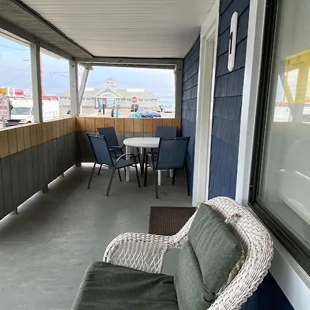 Nautical Beach Apartments Hampton Exterior foto
